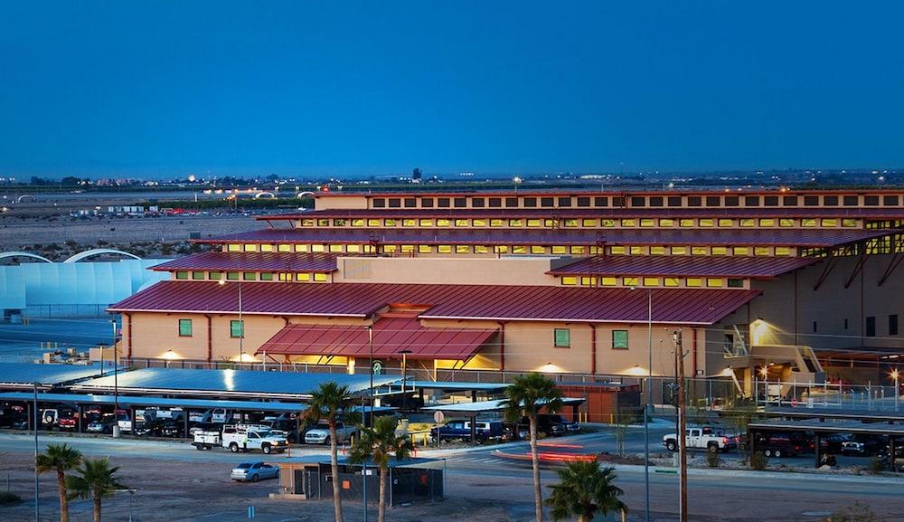 Travelodge By Wyndham Yuma Exterior photo