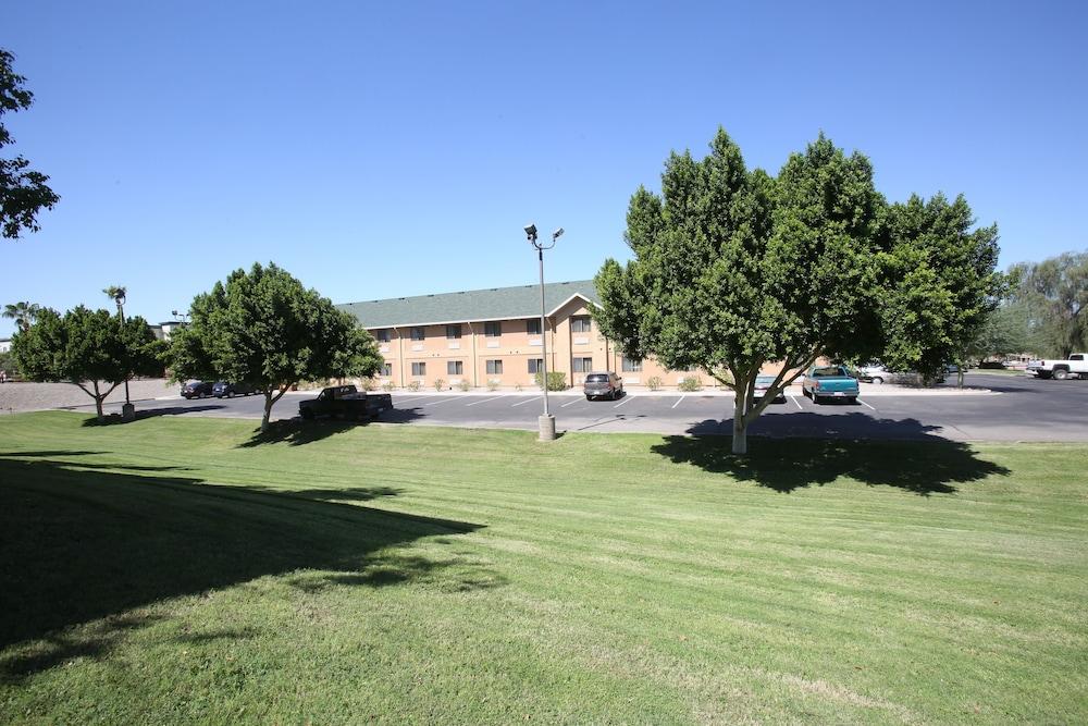 Travelodge By Wyndham Yuma Exterior photo